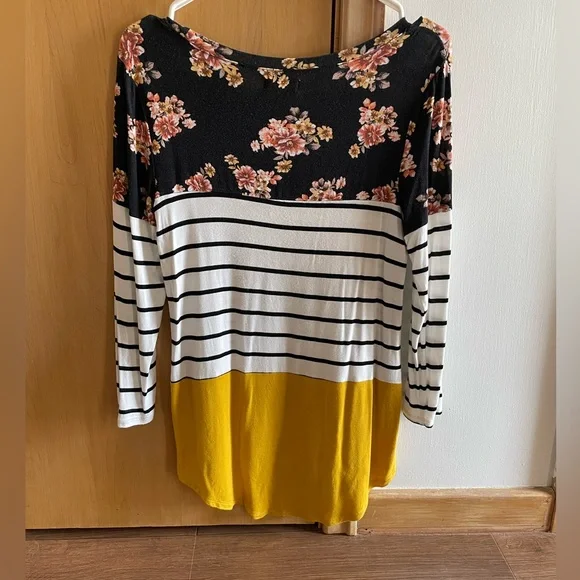 Maurices 24/7 Tee: Size XS - Picture 3 of 3